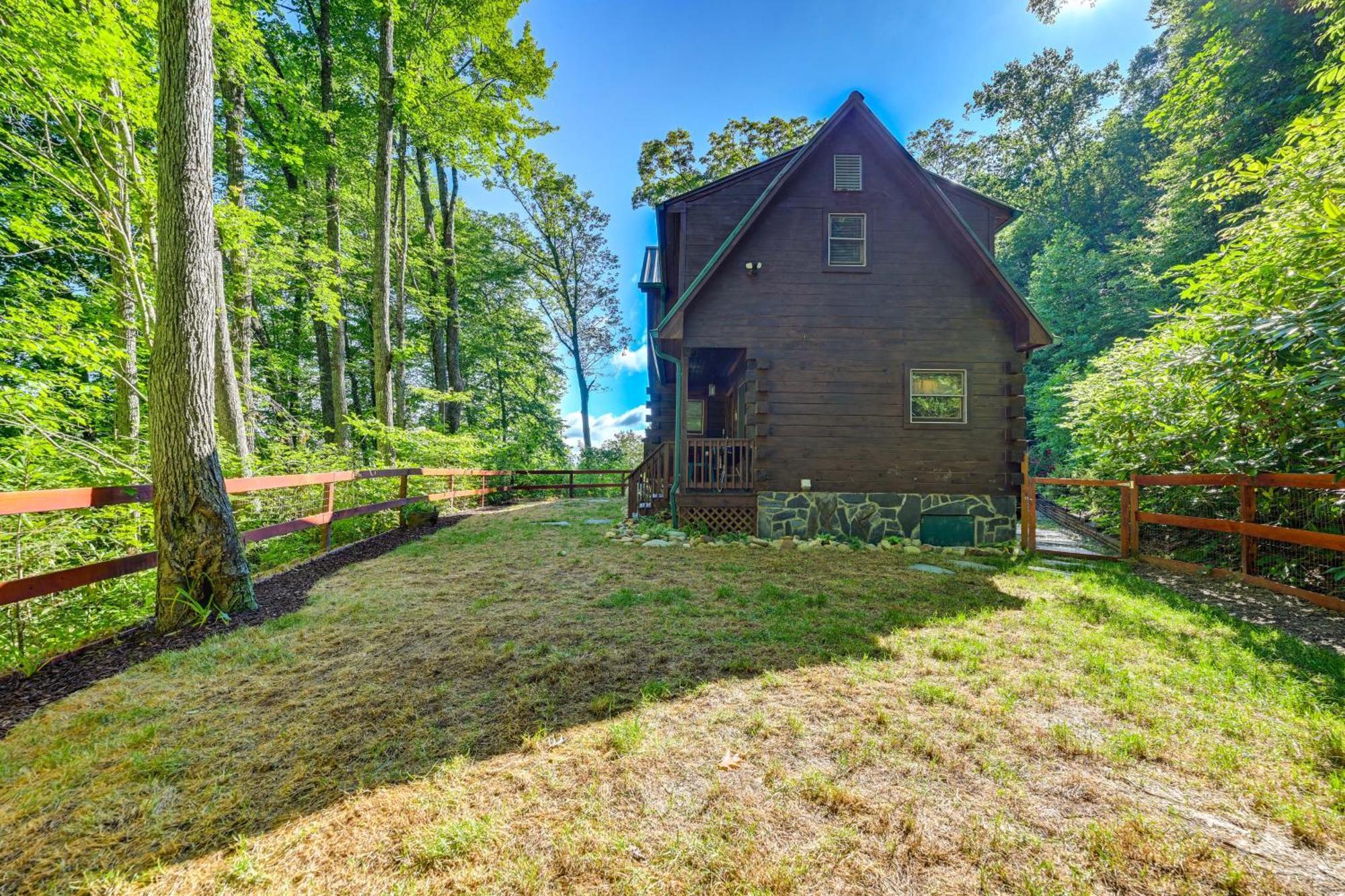 Pet-Friendly Bryson City Cabin With Fire Pit And Deck! Экстерьер фото