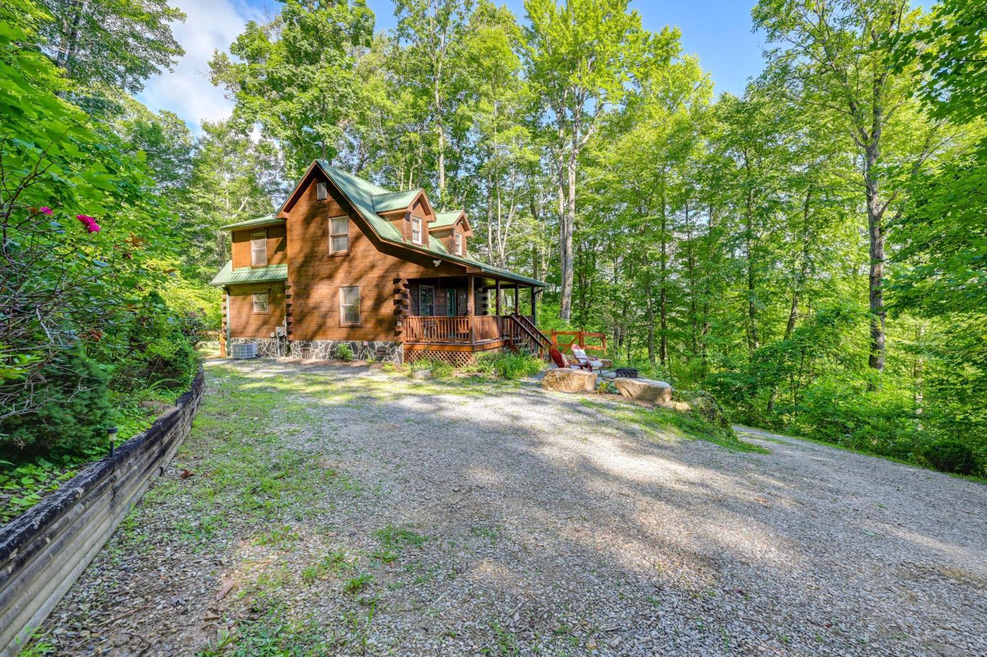 Pet-Friendly Bryson City Cabin With Fire Pit And Deck! Экстерьер фото