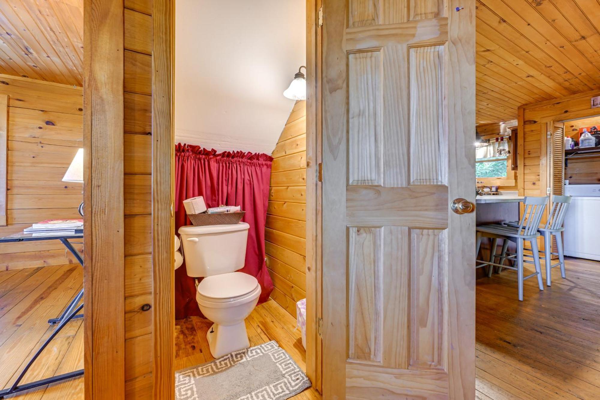 Pet-Friendly Bryson City Cabin With Fire Pit And Deck! Экстерьер фото