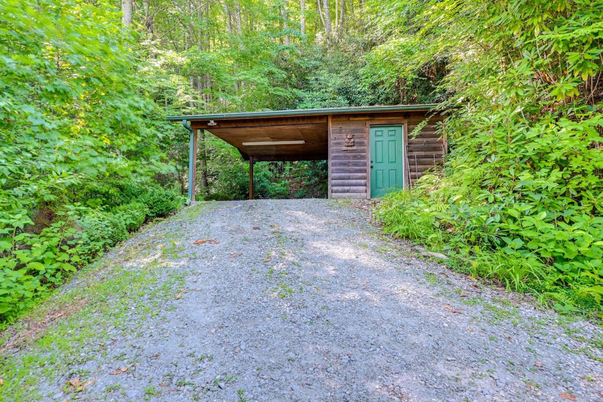 Pet-Friendly Bryson City Cabin With Fire Pit And Deck! Экстерьер фото