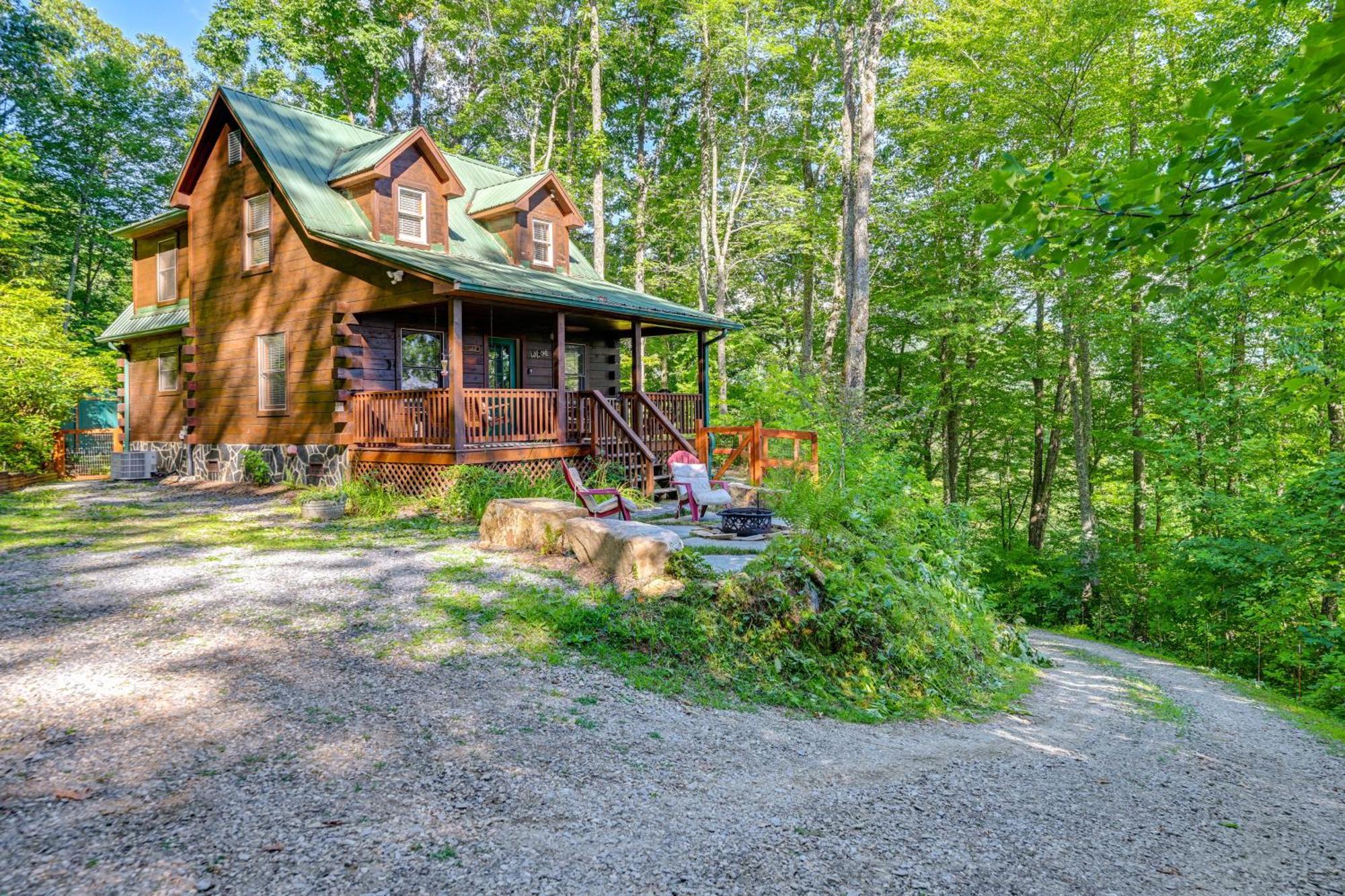 Pet-Friendly Bryson City Cabin With Fire Pit And Deck! Экстерьер фото