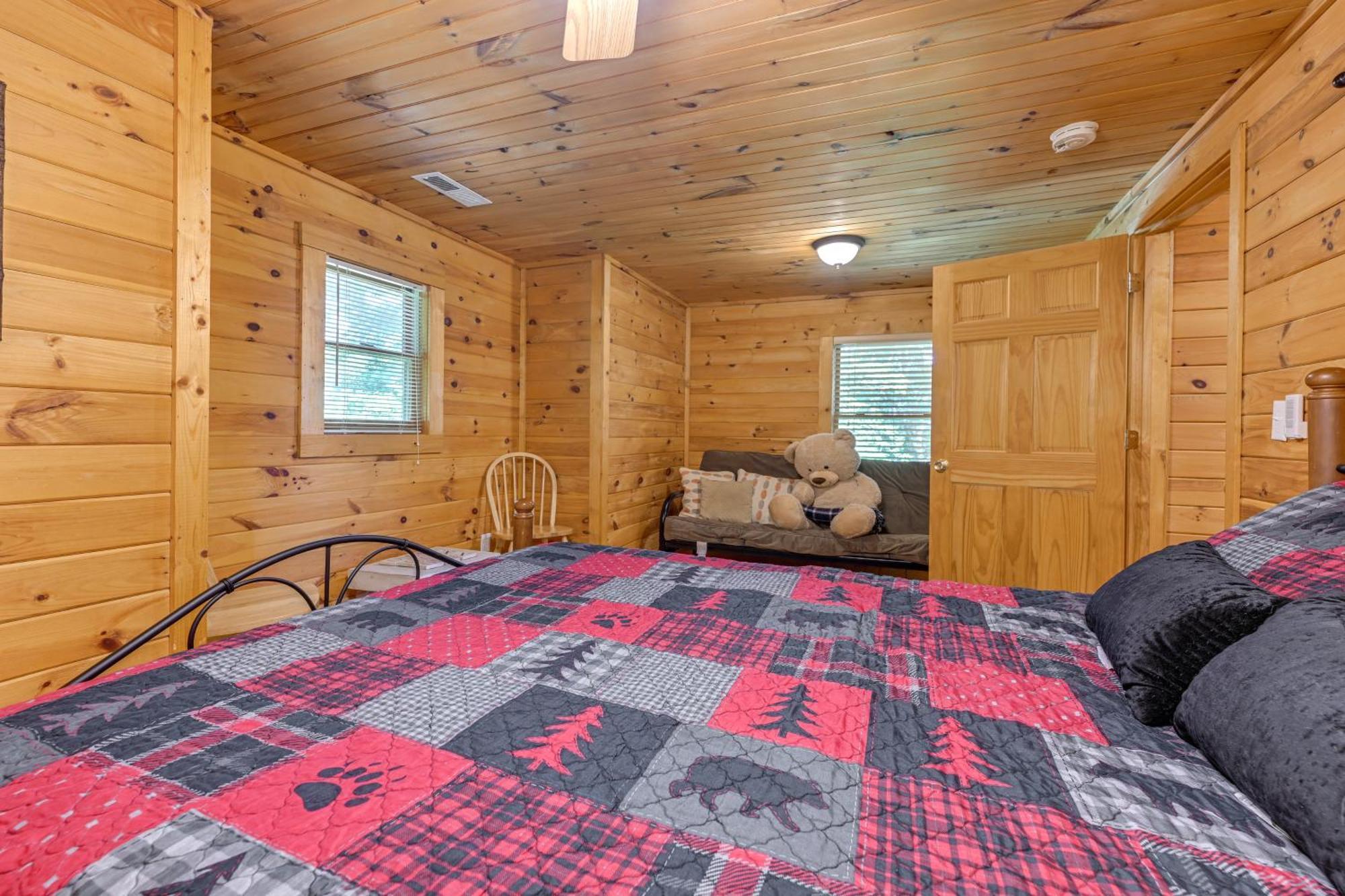Pet-Friendly Bryson City Cabin With Fire Pit And Deck! Экстерьер фото
