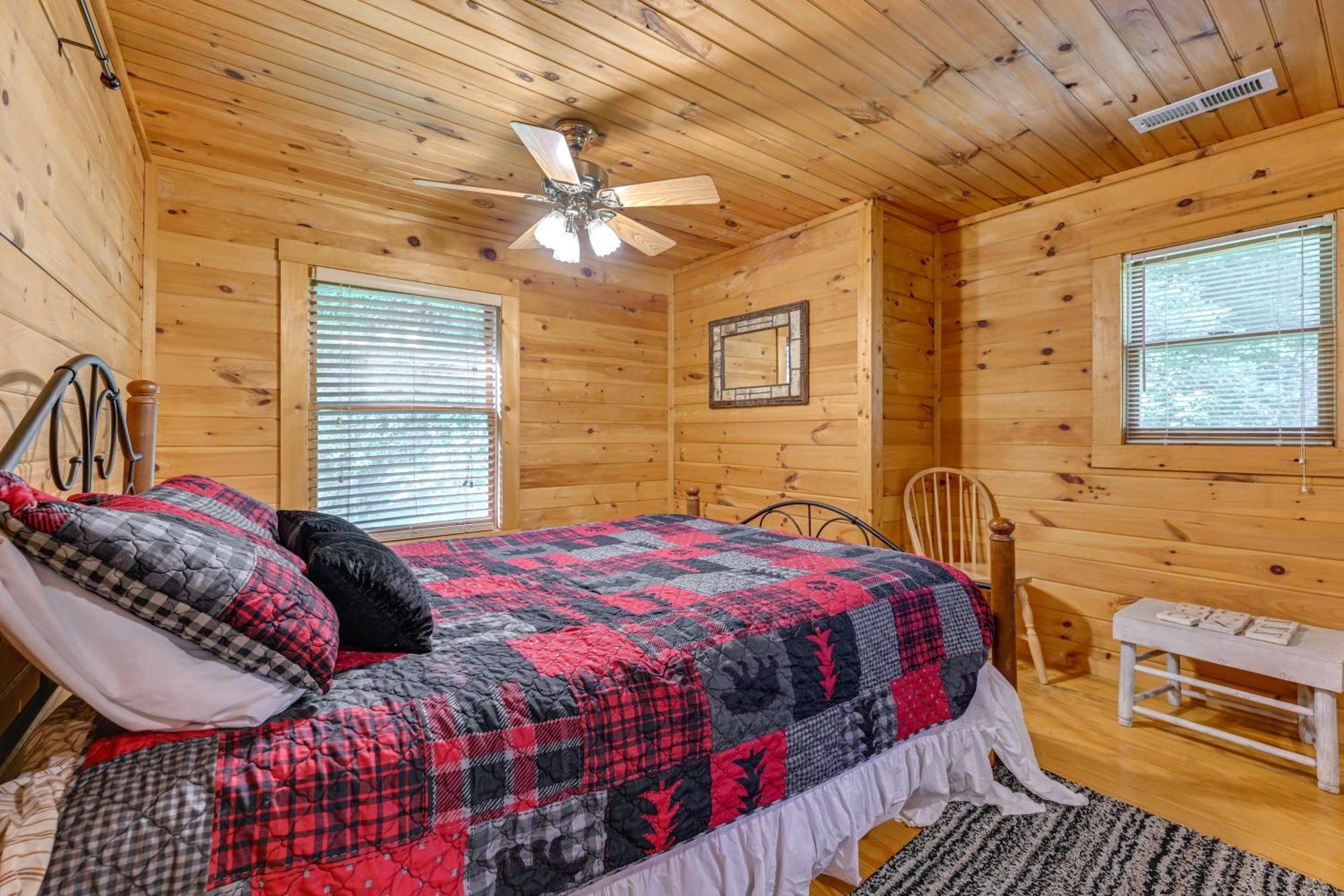 Pet-Friendly Bryson City Cabin With Fire Pit And Deck! Экстерьер фото