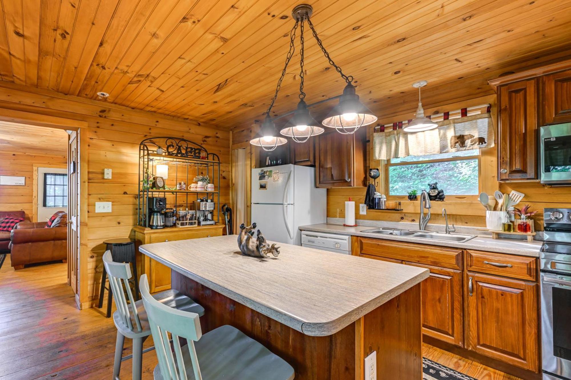 Pet-Friendly Bryson City Cabin With Fire Pit And Deck! Экстерьер фото