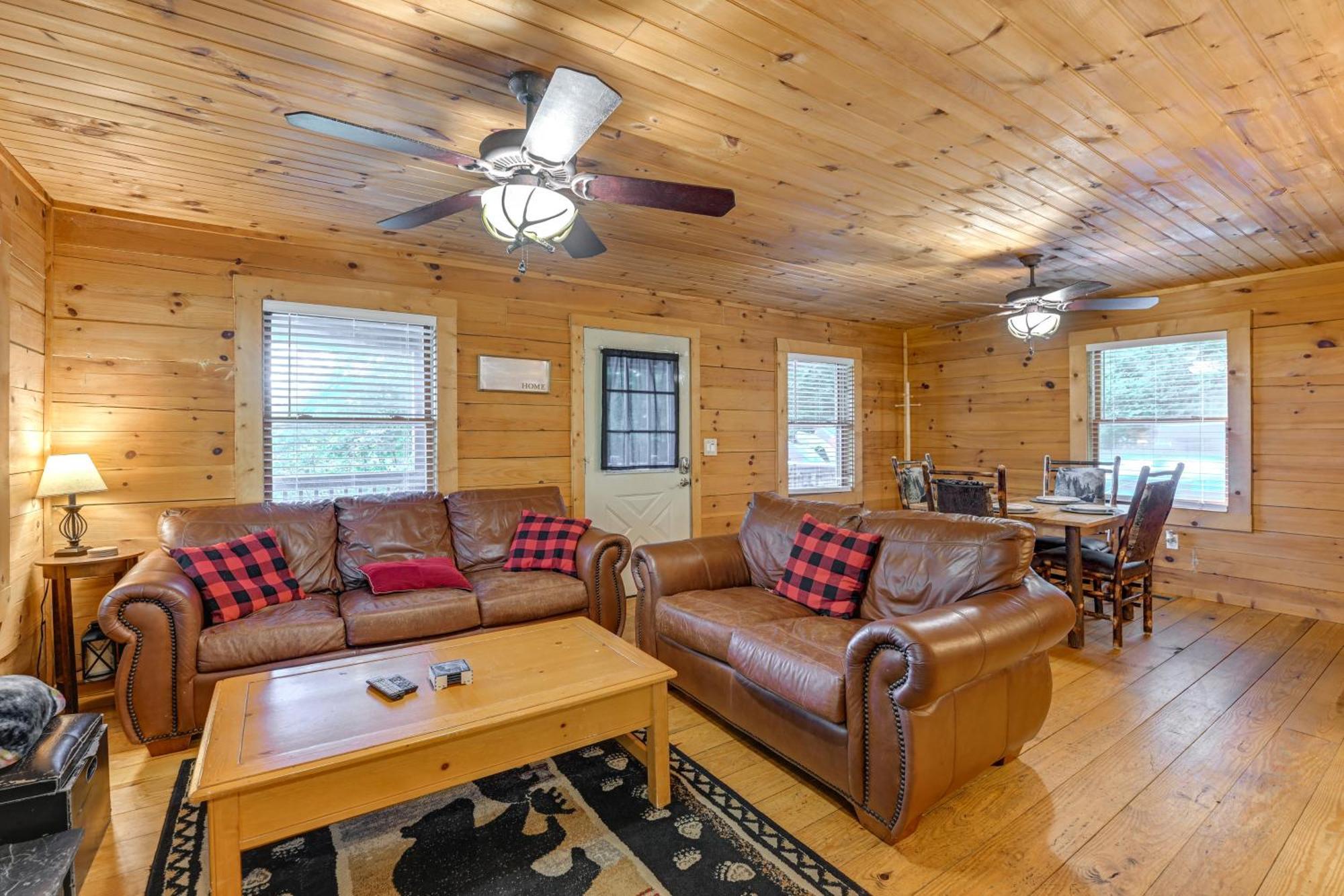 Pet-Friendly Bryson City Cabin With Fire Pit And Deck! Экстерьер фото