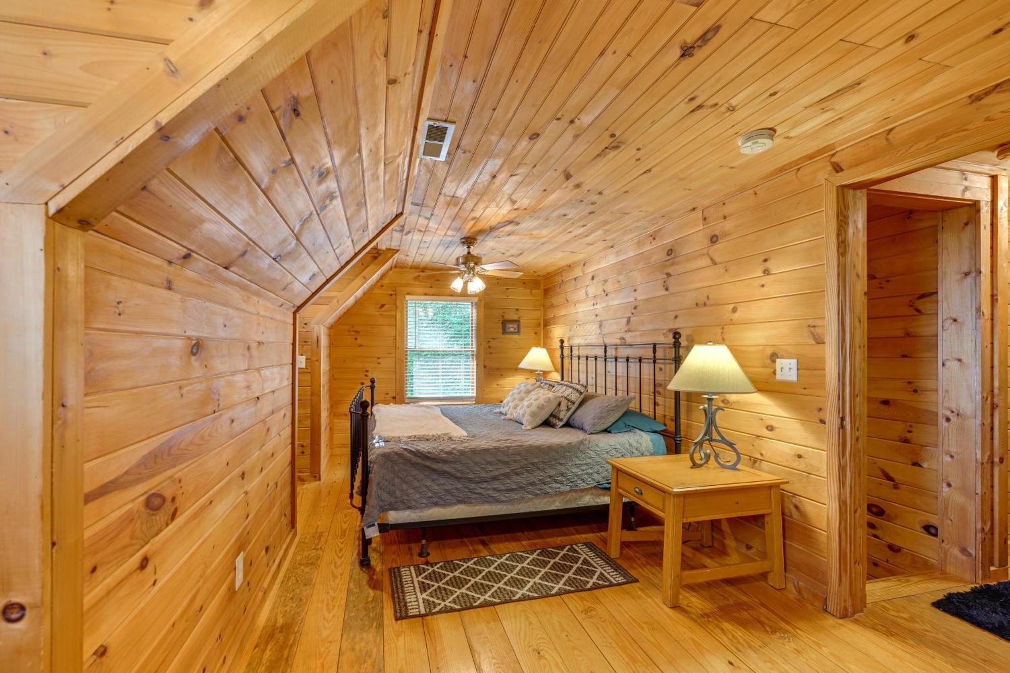 Pet-Friendly Bryson City Cabin With Fire Pit And Deck! Экстерьер фото