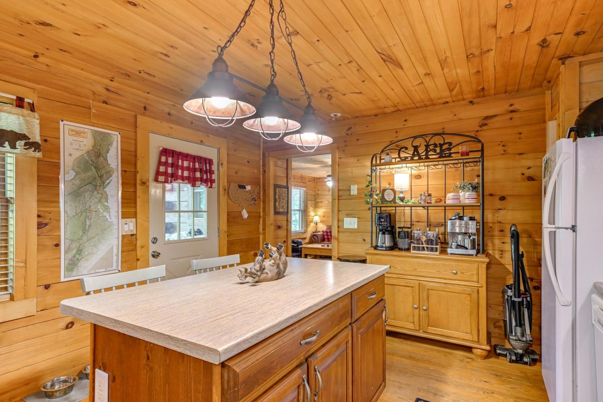Pet-Friendly Bryson City Cabin With Fire Pit And Deck! Экстерьер фото