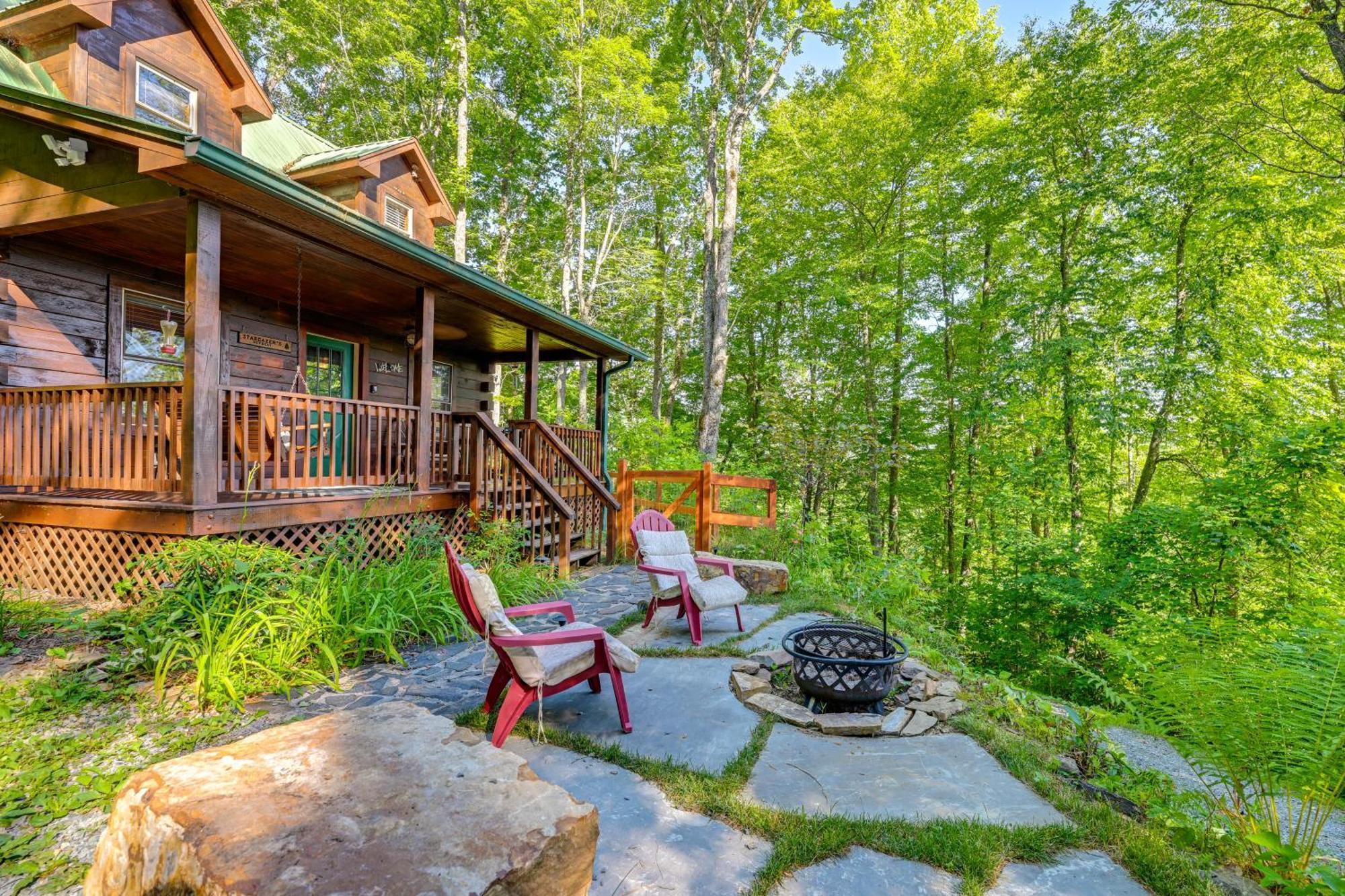 Pet-Friendly Bryson City Cabin With Fire Pit And Deck! Экстерьер фото