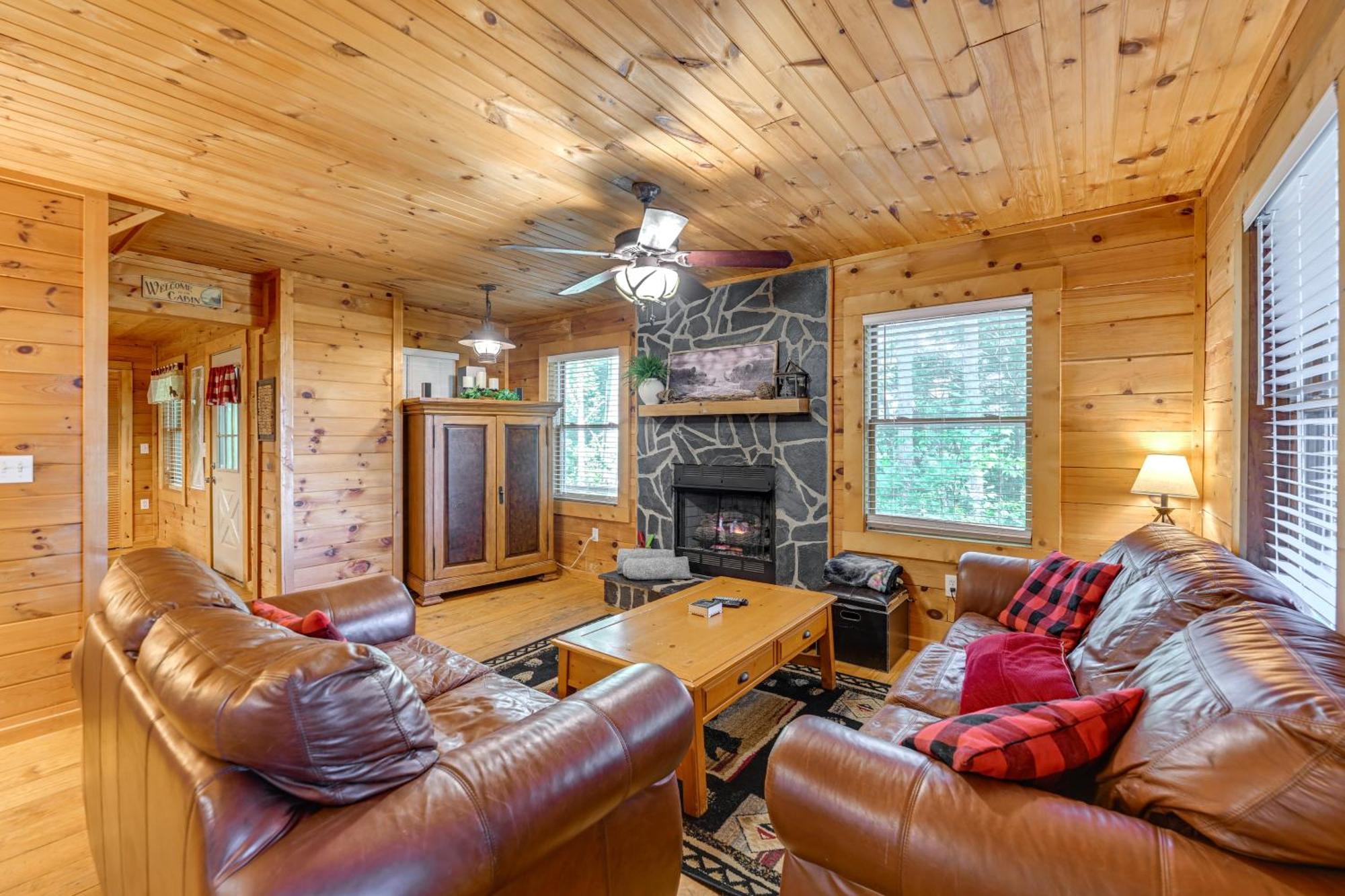 Pet-Friendly Bryson City Cabin With Fire Pit And Deck! Экстерьер фото